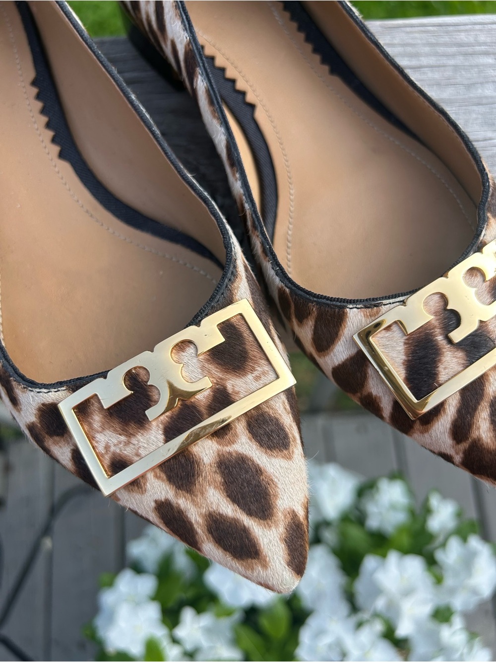 Tory Burch Leopard-Print Pointed Flats with Gold Logo Accent 6.5 Leather - Picture 3 of 9